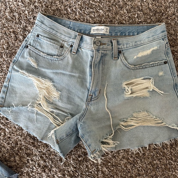 Abercrombie & Fitch Pants - Abercrombie & Fitch Mid Rise Boyfriend Short
